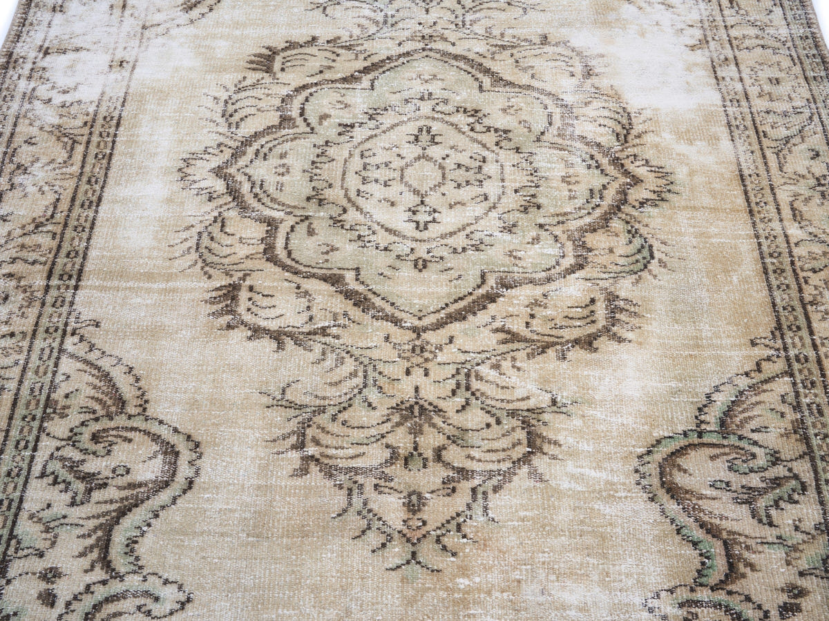 8162, Turkish Manisa Area Rug