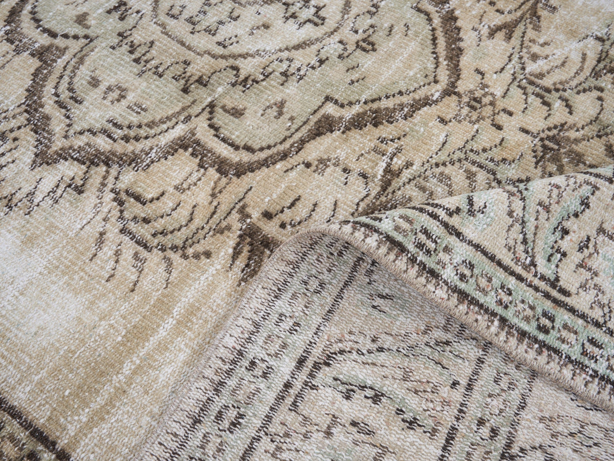 8162, Turkish Manisa Area Rug