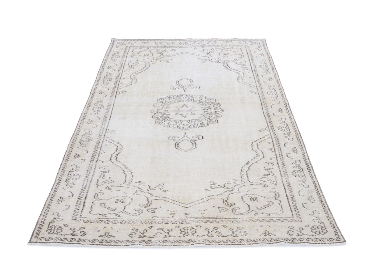 8211, Turkish Manisa Area Rug