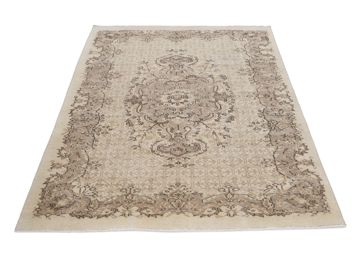 8040, Turkish Manisa Area Rug