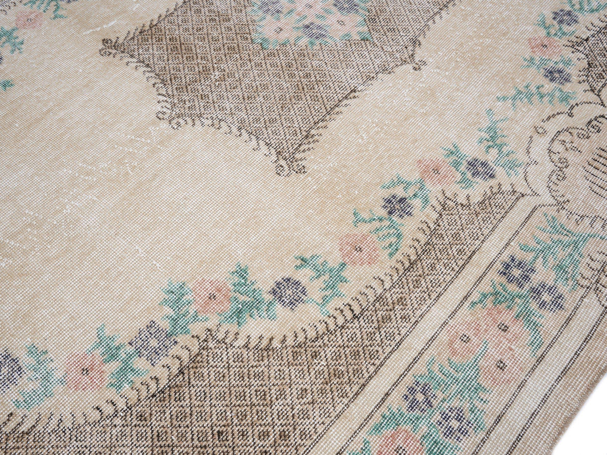 8221, Turkish Isparta Area Rug
