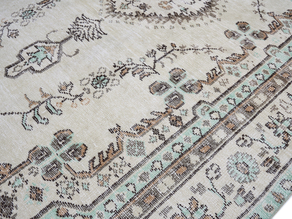 8071, Turkish Manisa Area Rug
