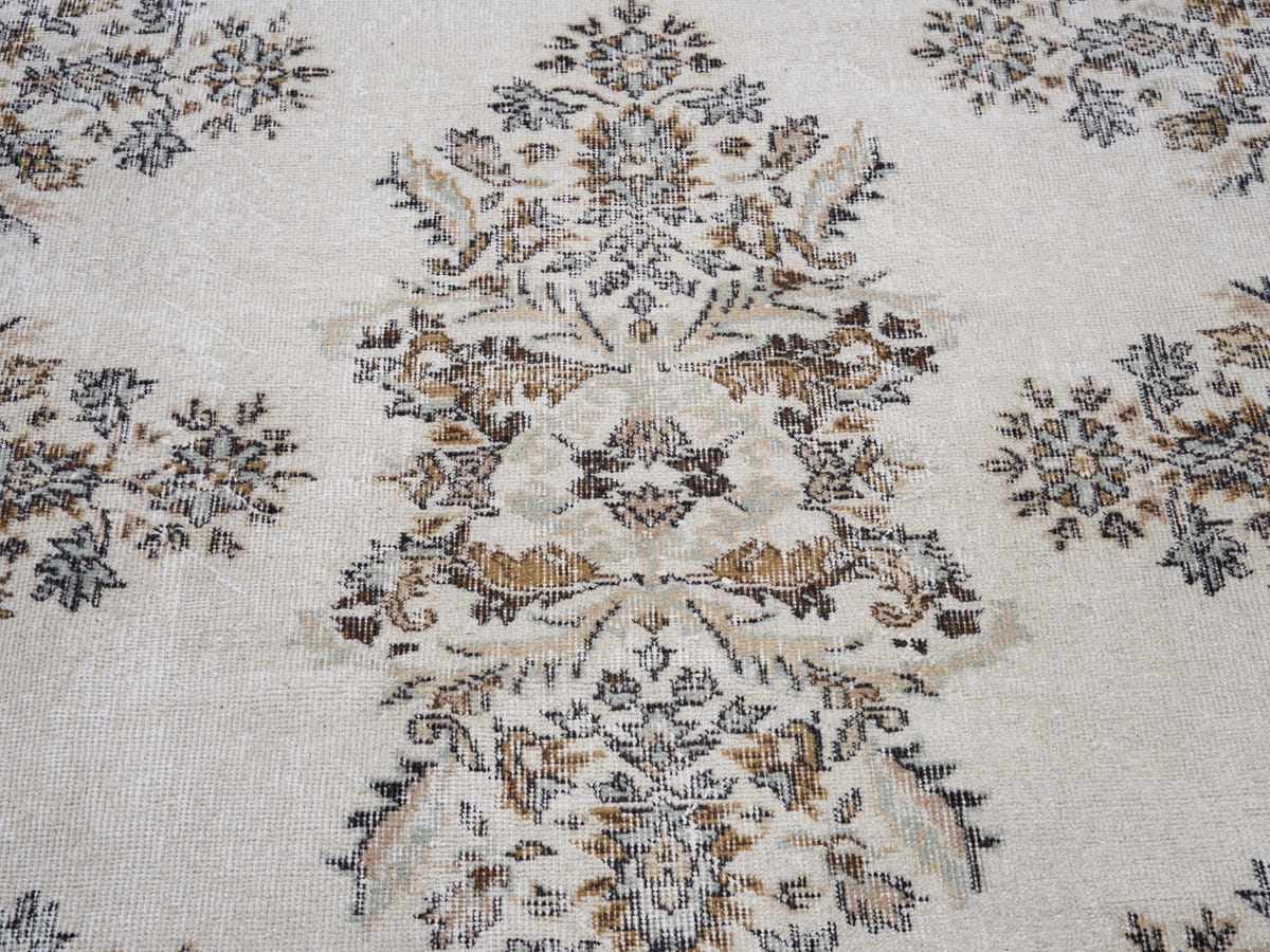 8091, Turkish Isparta Area Rug