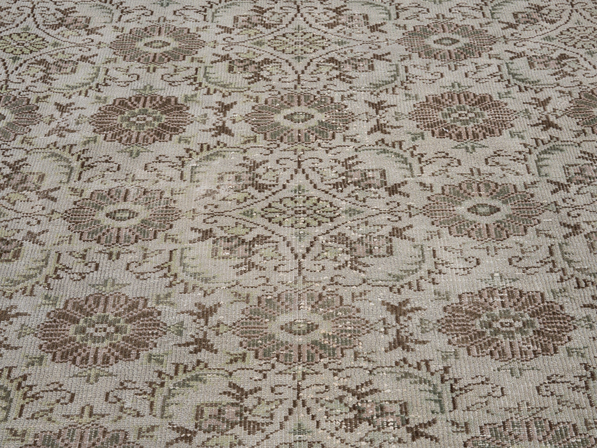 8018, Turkish Manisa Area Rug