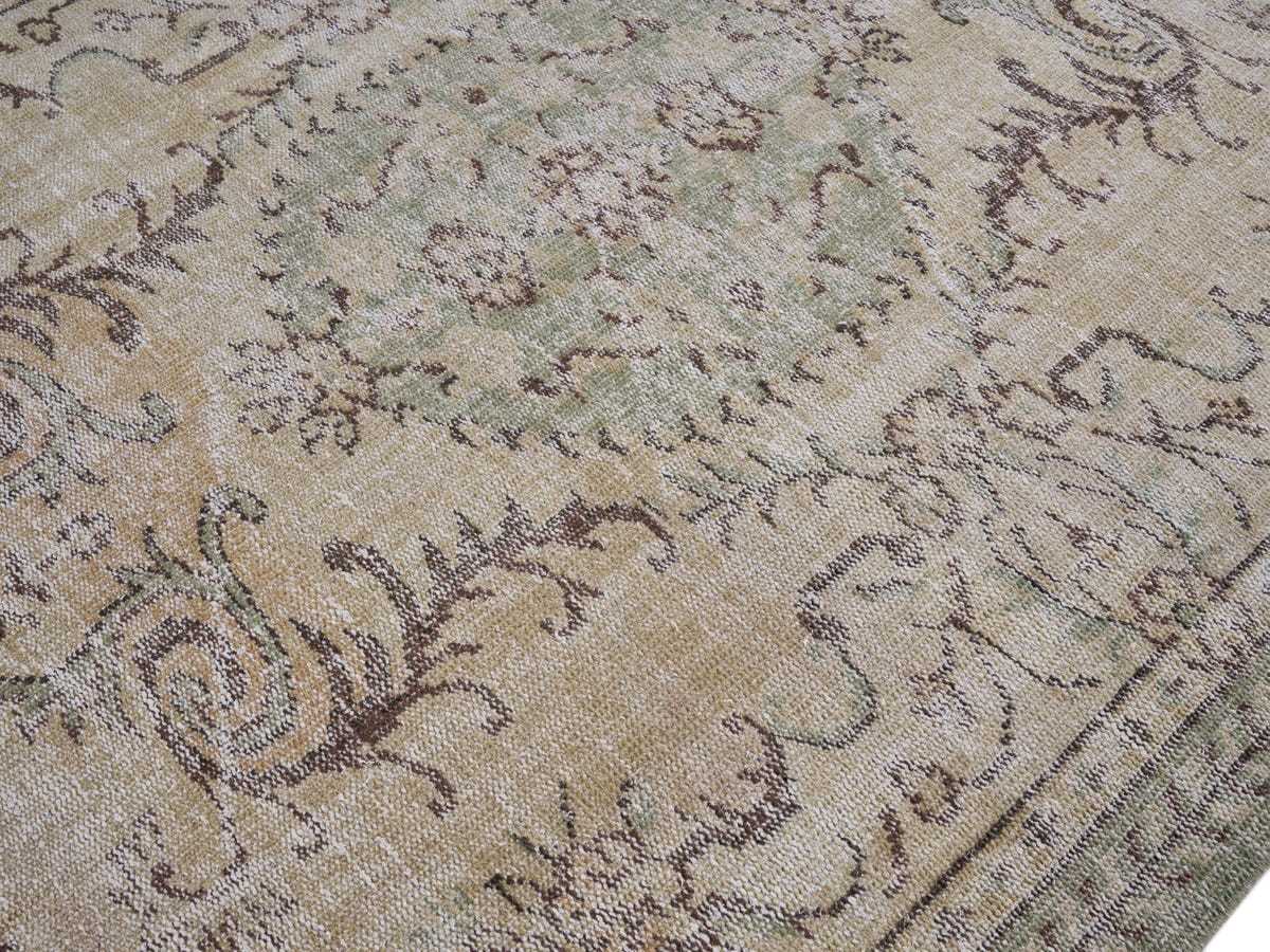 8016, Turkish Manisa Area Rug