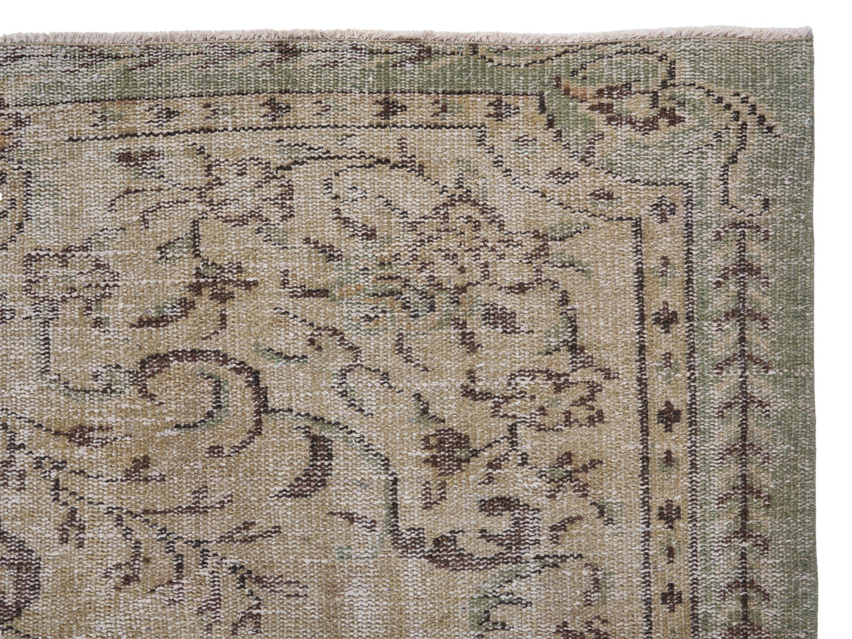 8016, Turkish Manisa Area Rug