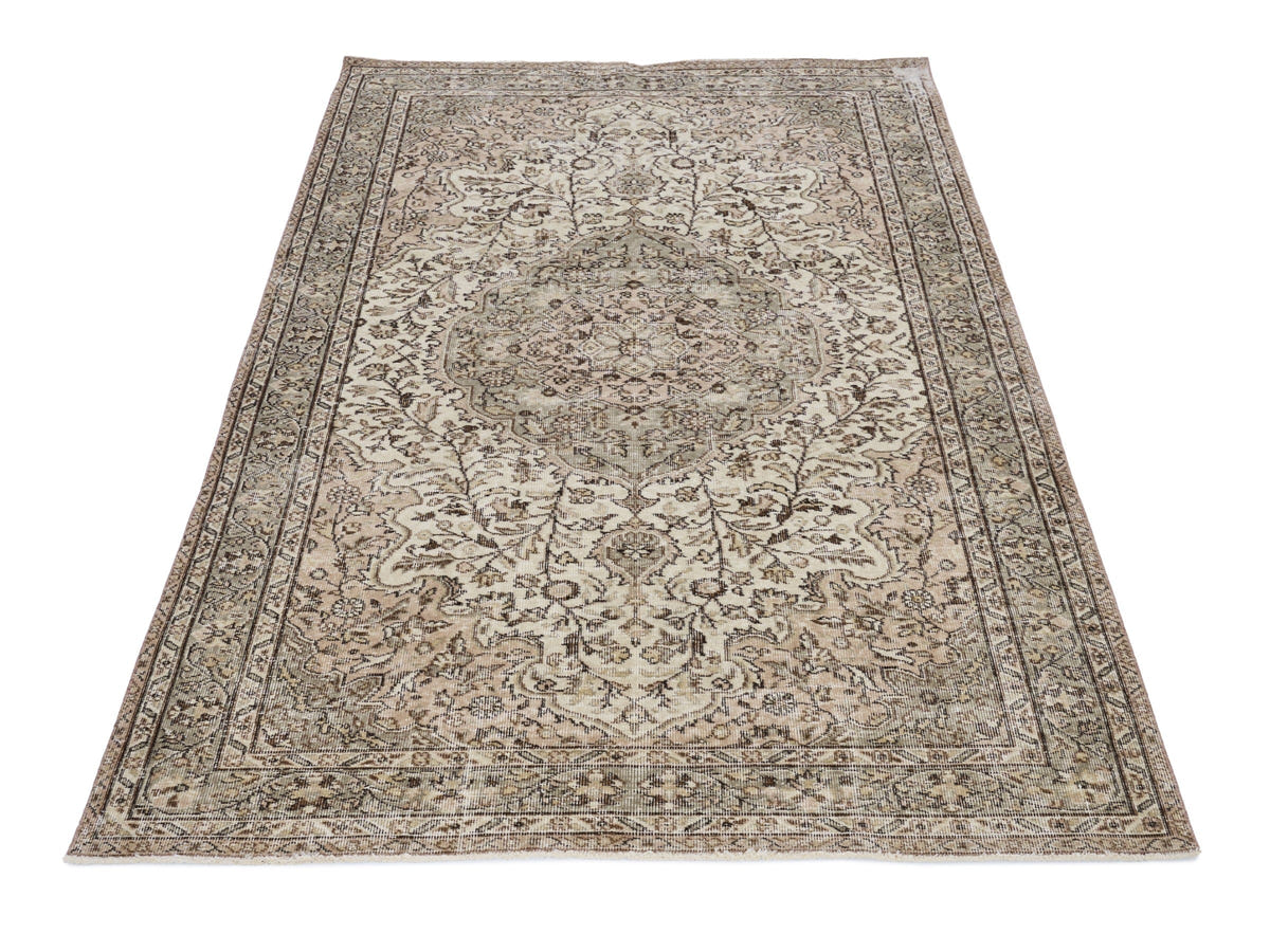 8232, Turkish Isparta Area Rug