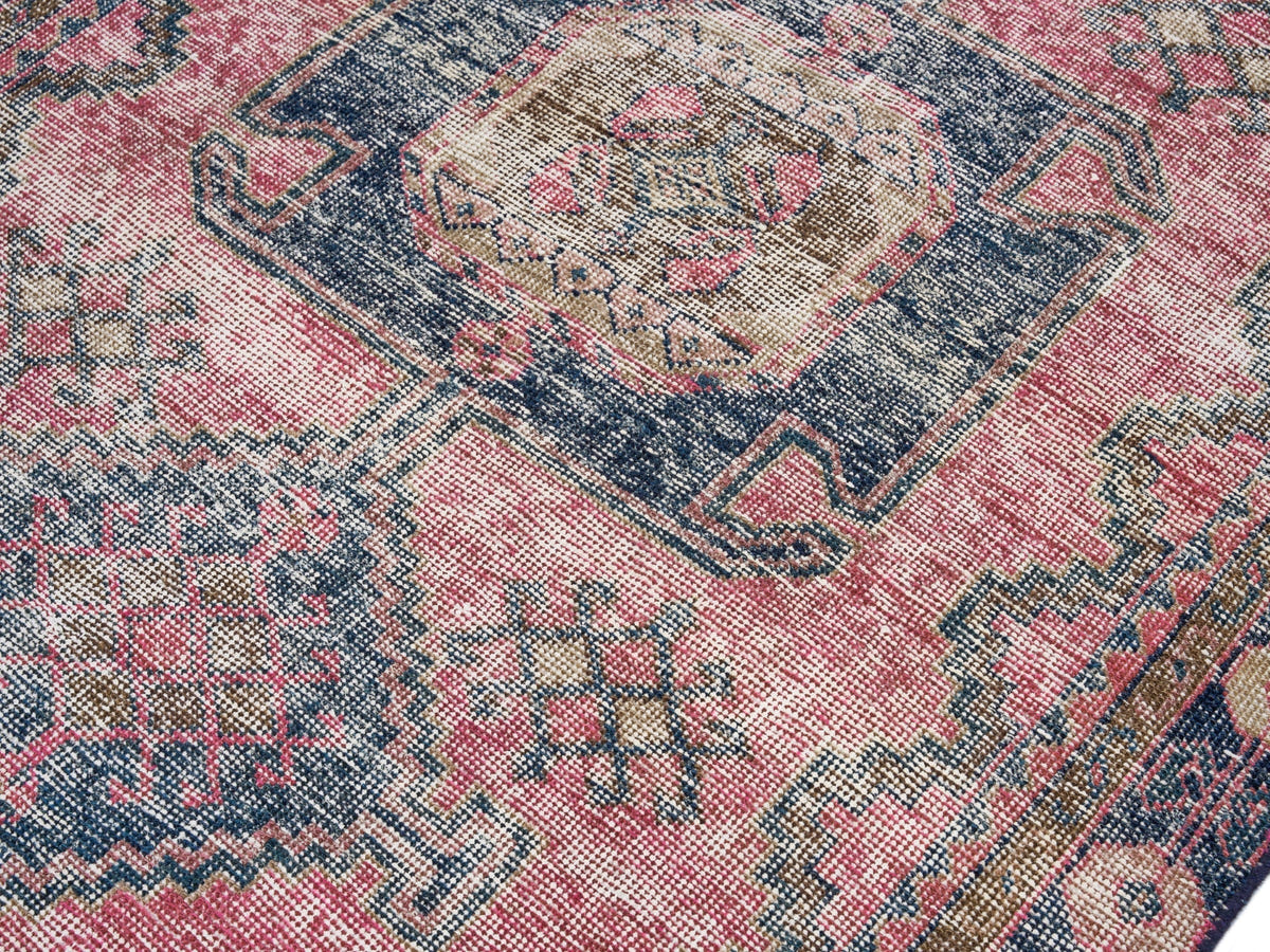 8925, Persian Lori Area Rug