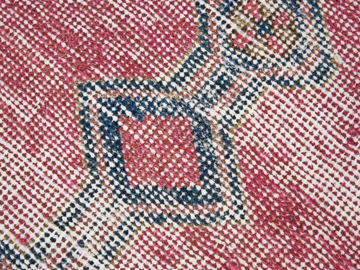 8925, Persian Lori Area Rug