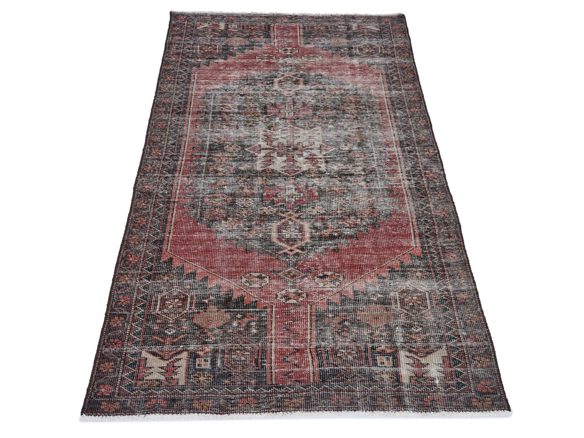 8909, Persian Saveh Area Rug
