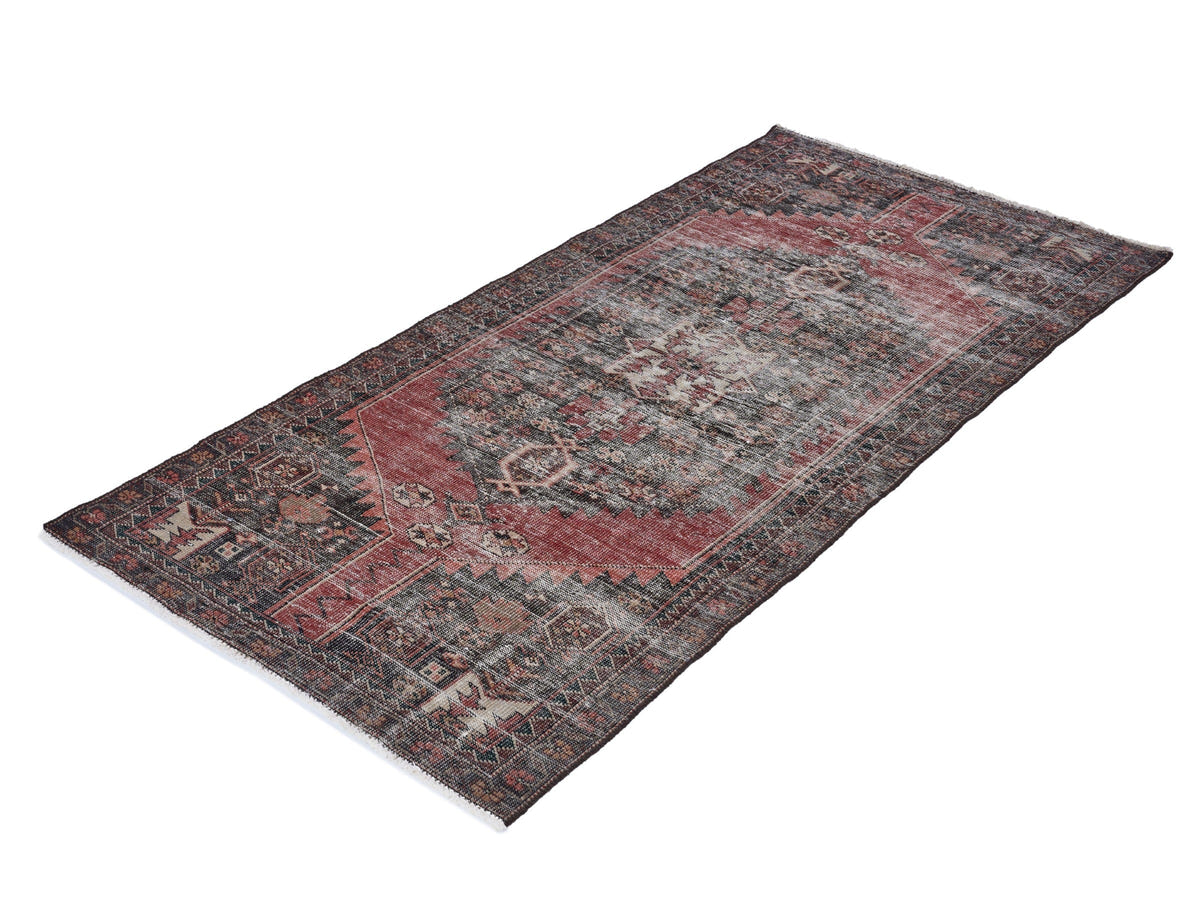 8909, Persian Saveh Area Rug