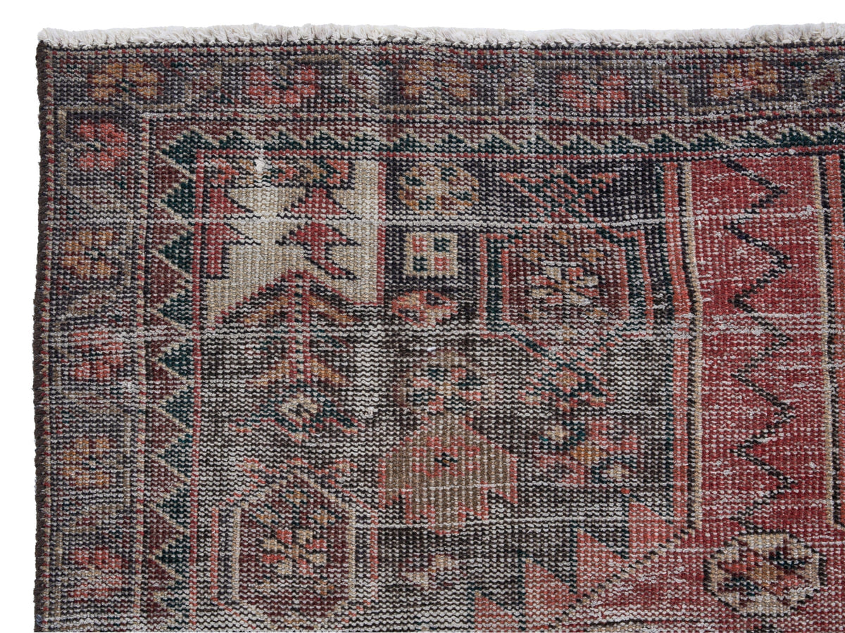 8909, Persian Saveh Area Rug