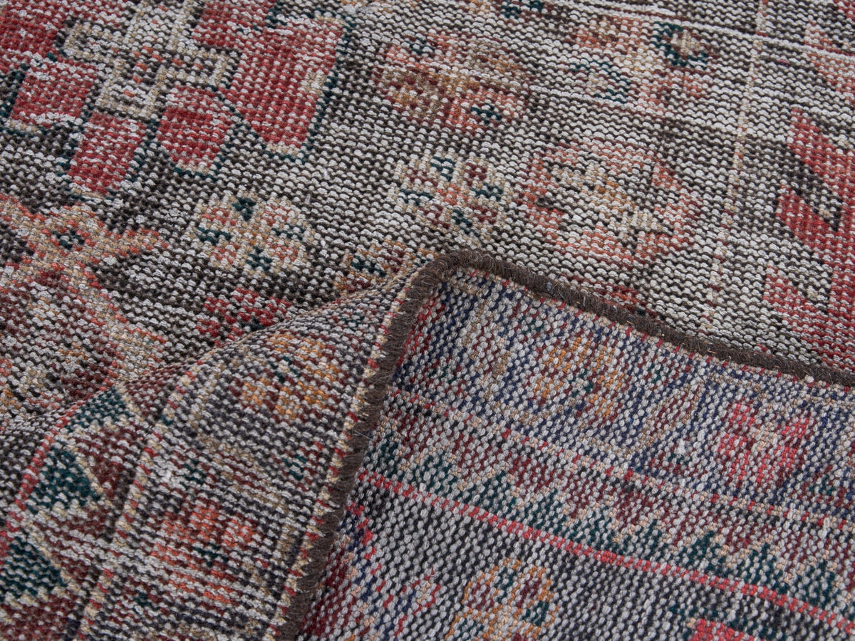 8909, Persian Saveh Area Rug