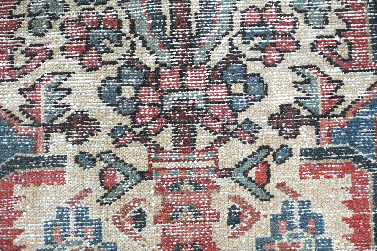 10001, Persian Bakhtiari Oversized Rug