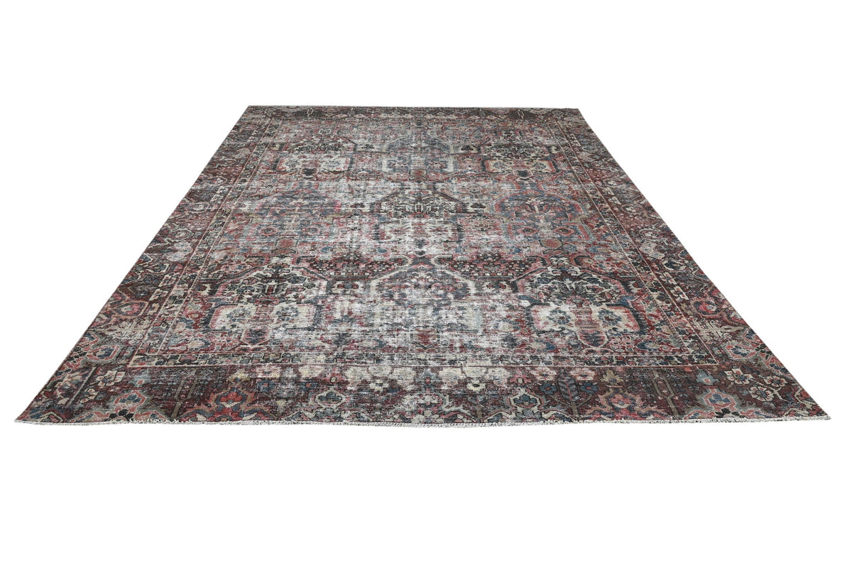 10001, Persian Bakhtiari Oversized Rug