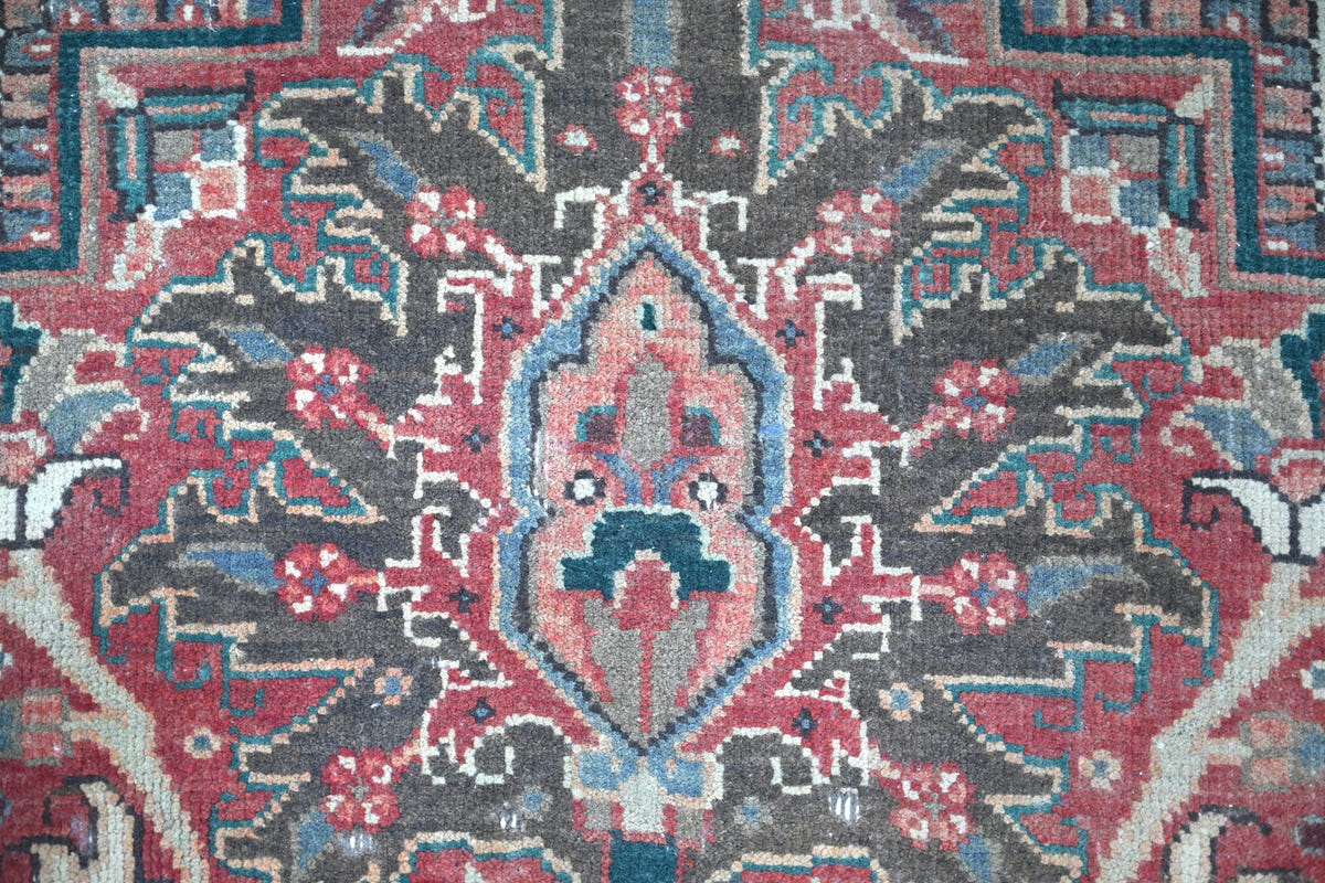 10011, Persian Heriz Area Rug
