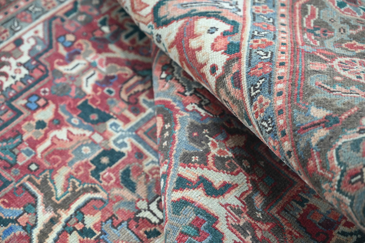 10011, Persian Heriz Area Rug