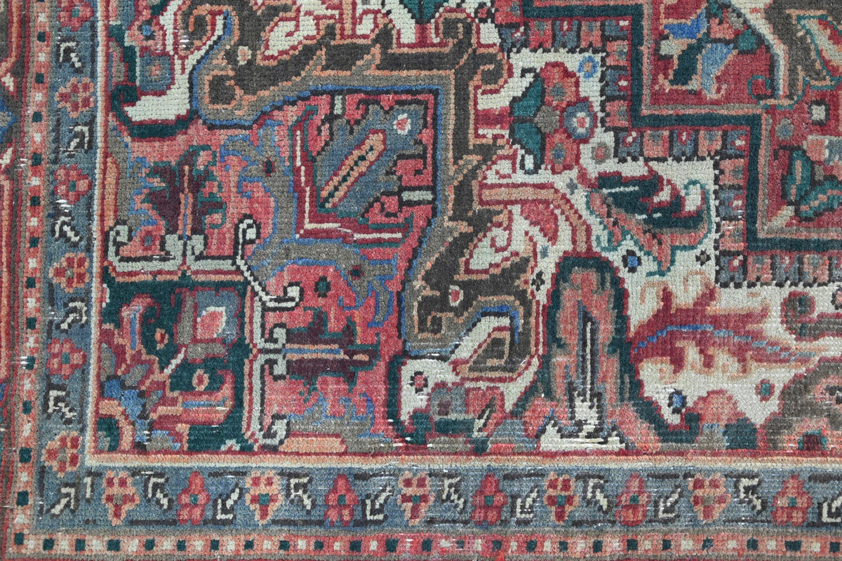 10011, Persian Heriz Area Rug