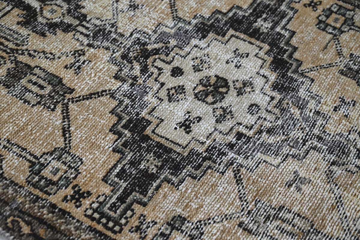 10022, Persian Ferdos Area Rug