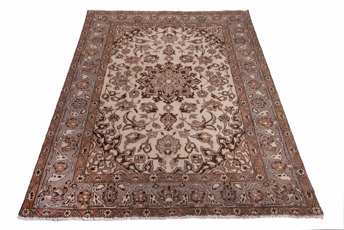 1005, Persian Kashan Area Rug