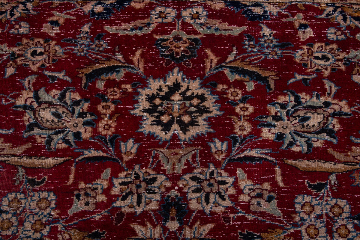 1669, Persian Nain Area Rug