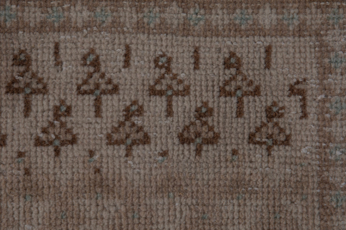 2082, Persian Arak Mini Rug