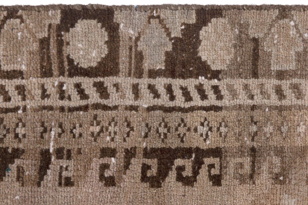 2564, Persian Shiraz Runner Rug