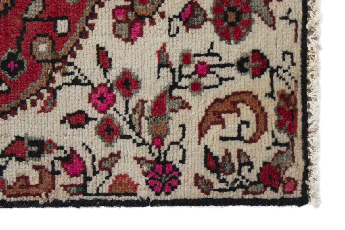 Persian Hamadan accent rug in ivory and deep red, view 5 of 10