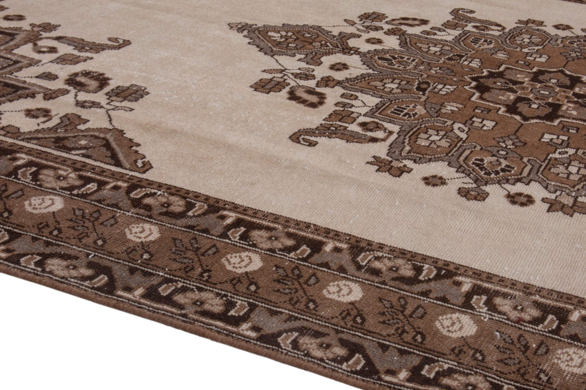 3522, Persian Ferdos Oversized Rug
