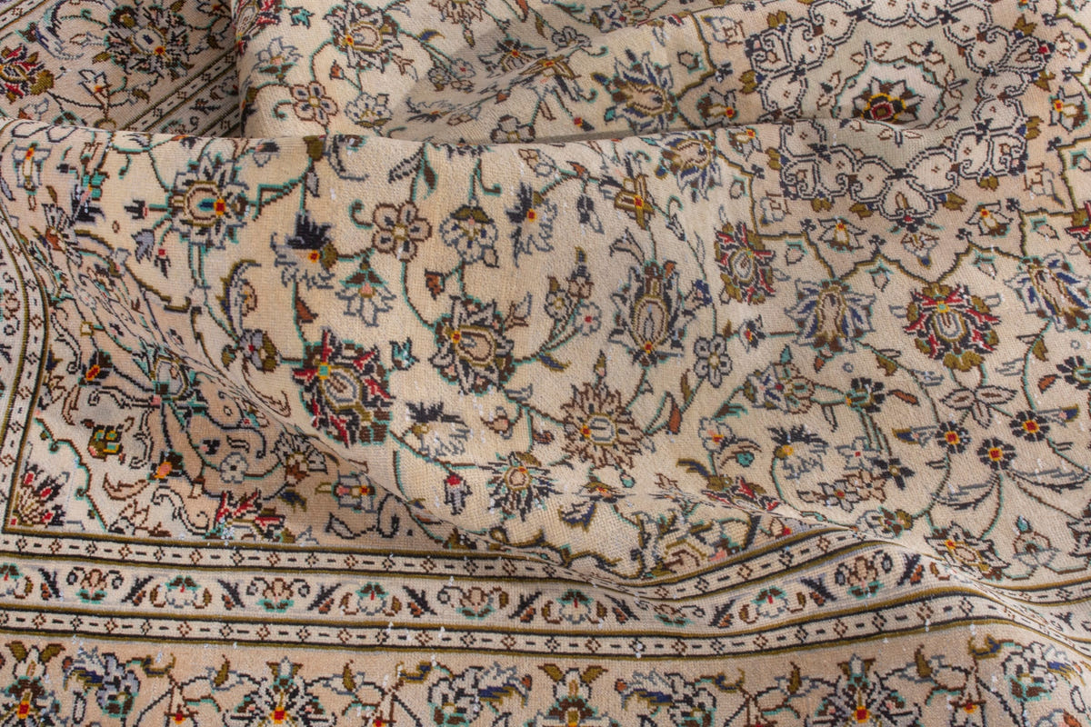 3524, Persian Kashan Area Rug