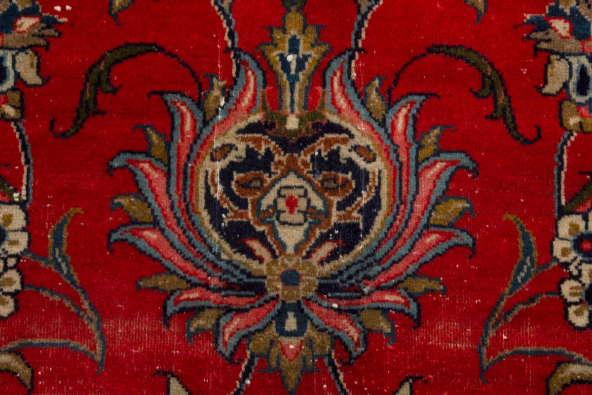 3905, Persian Sarouk Oversized Rug