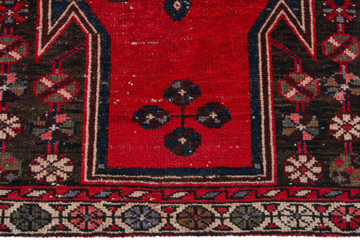 3911, Persian Saveh Area Rug