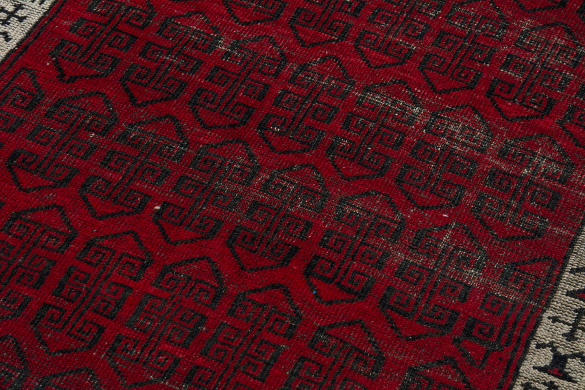 5015, Persian Baluch Area Rug