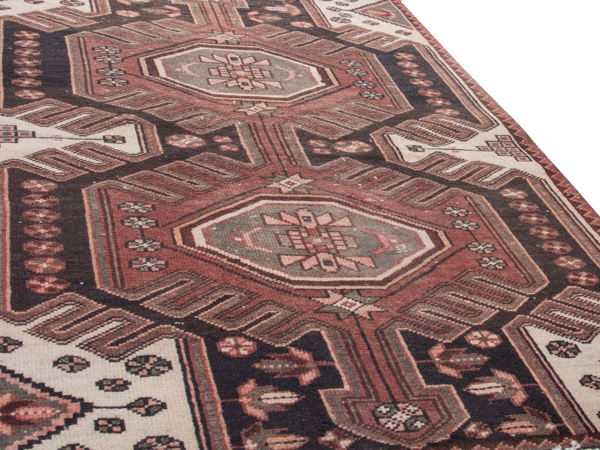 5685, Persian Saveh Area Rug