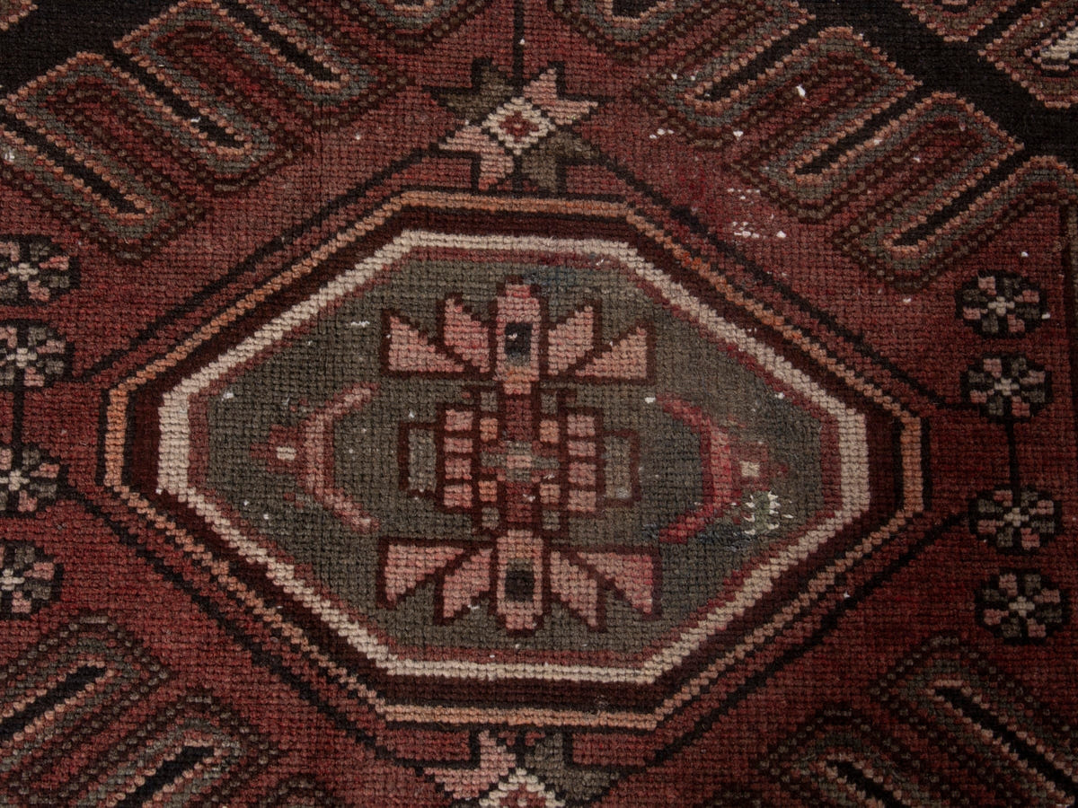 5685, Persian Saveh Area Rug