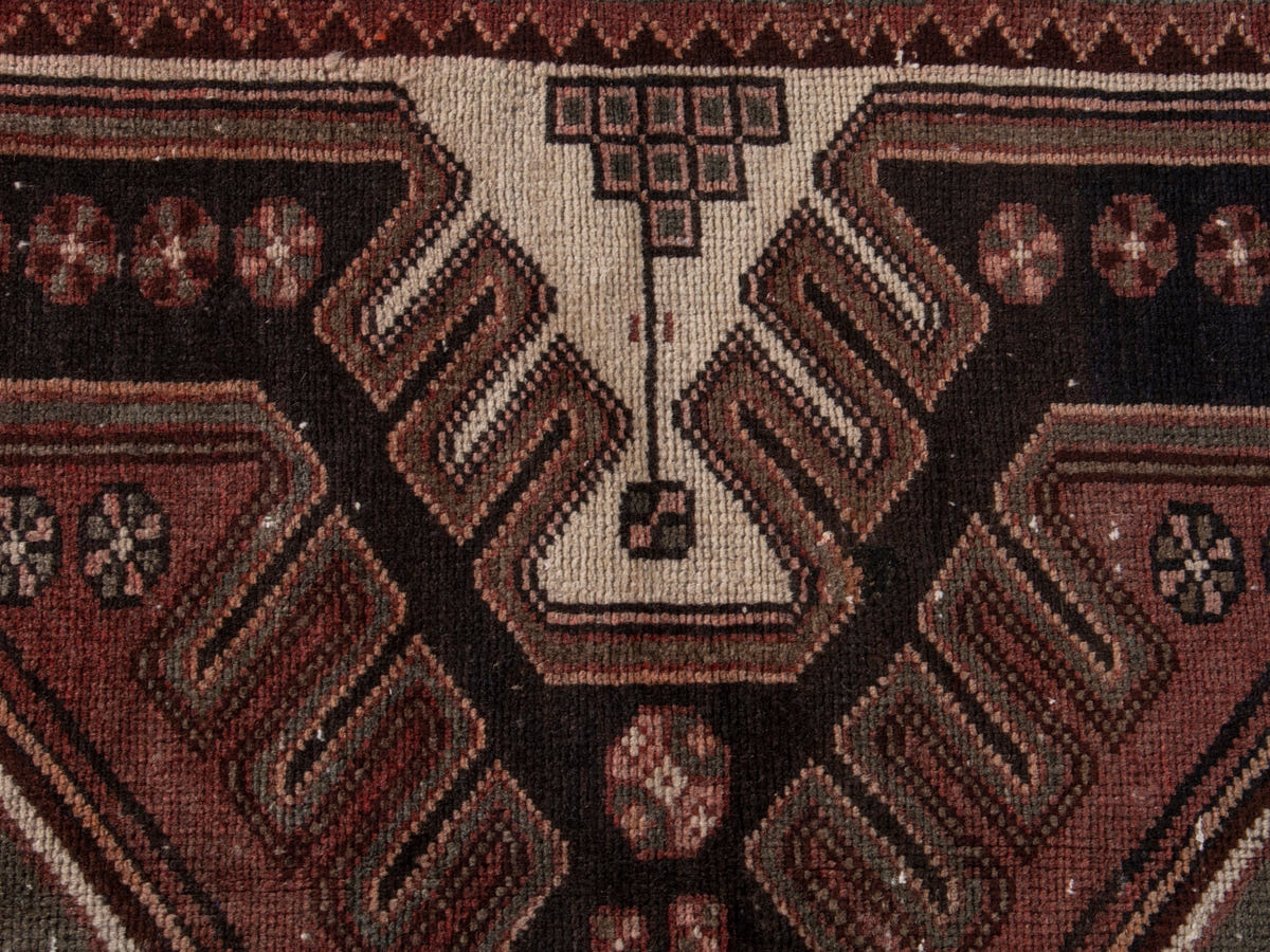 5685, Persian Saveh Area Rug
