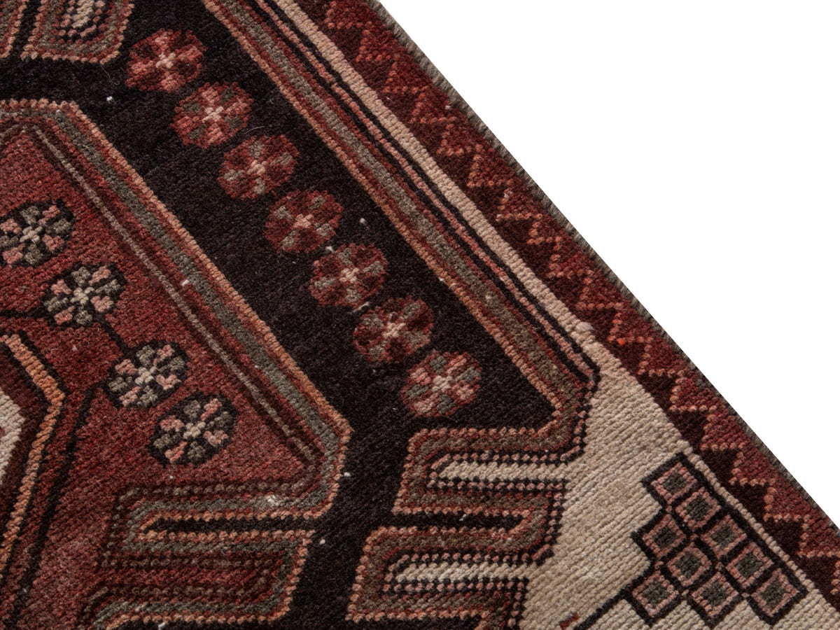 5685, Persian Saveh Area Rug
