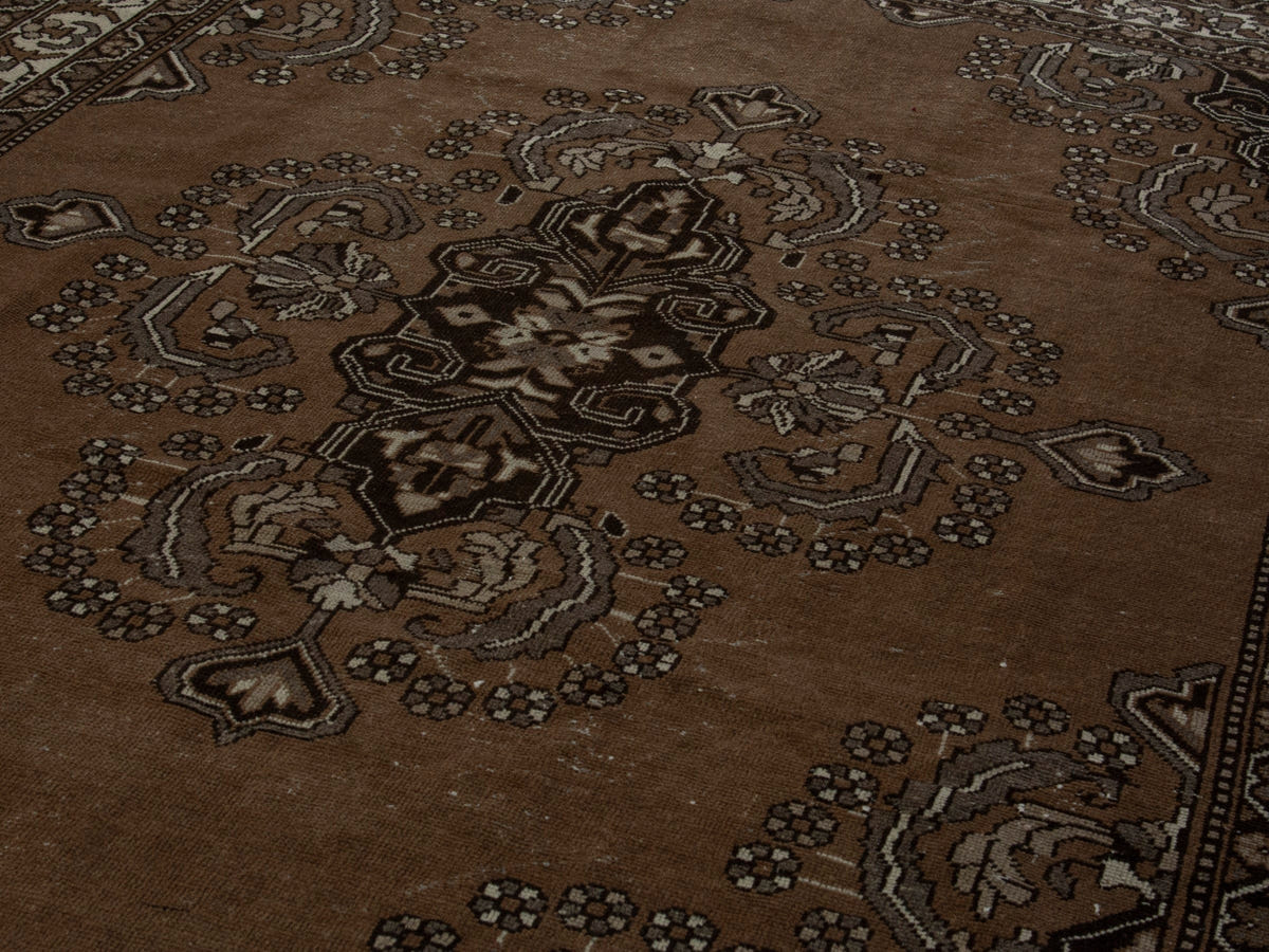 5837, Persian Ferdos Oversized Rug