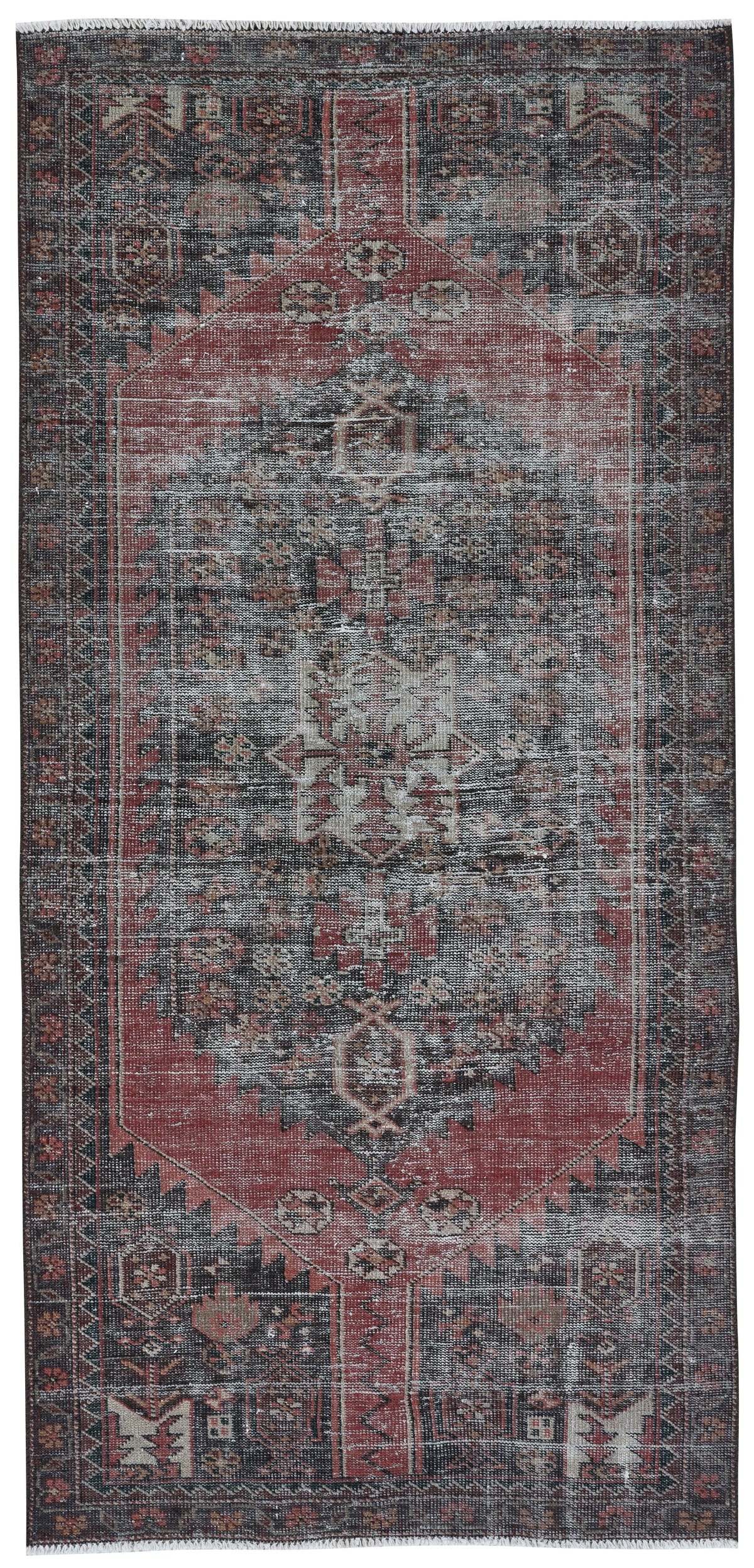 8909, Persian Saveh Area Rug