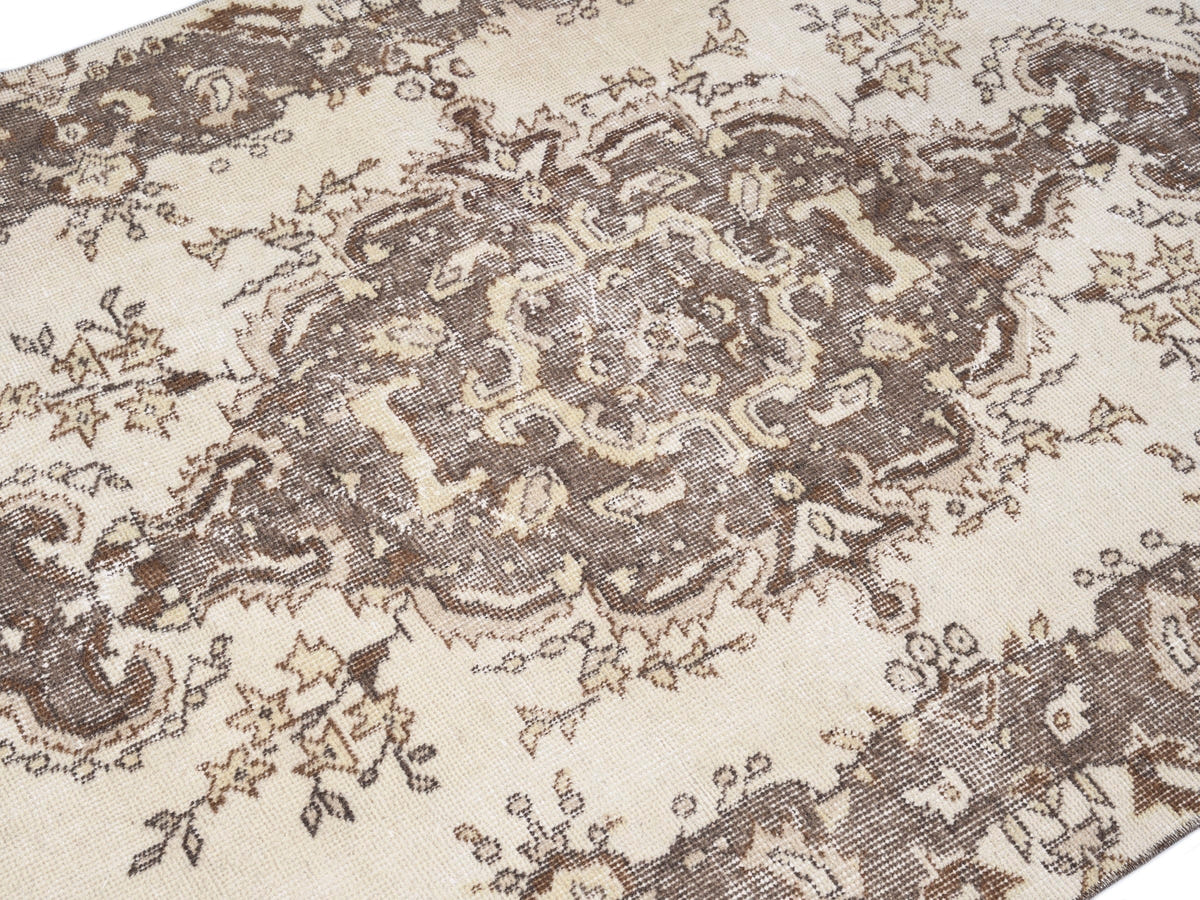 8426, Turkish Isparta Area Rug