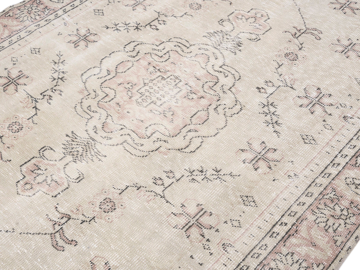 8020, Turkish Manisa Area Rug