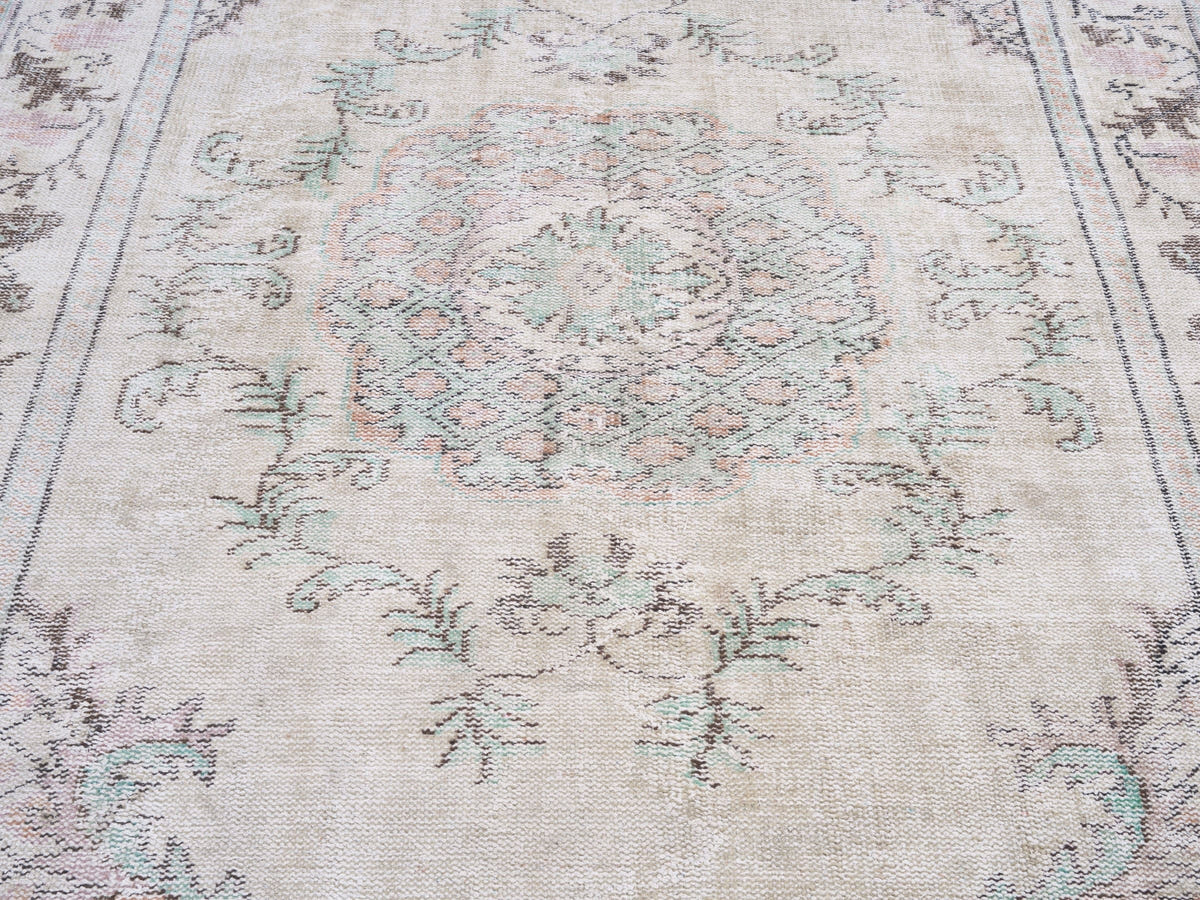 8107, Turkish Manisa Area Rug