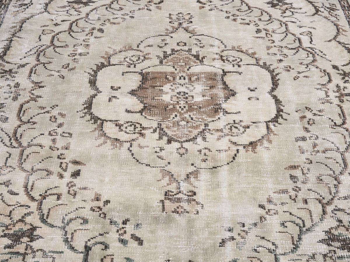 8149, Turkish Manisa Area Rug