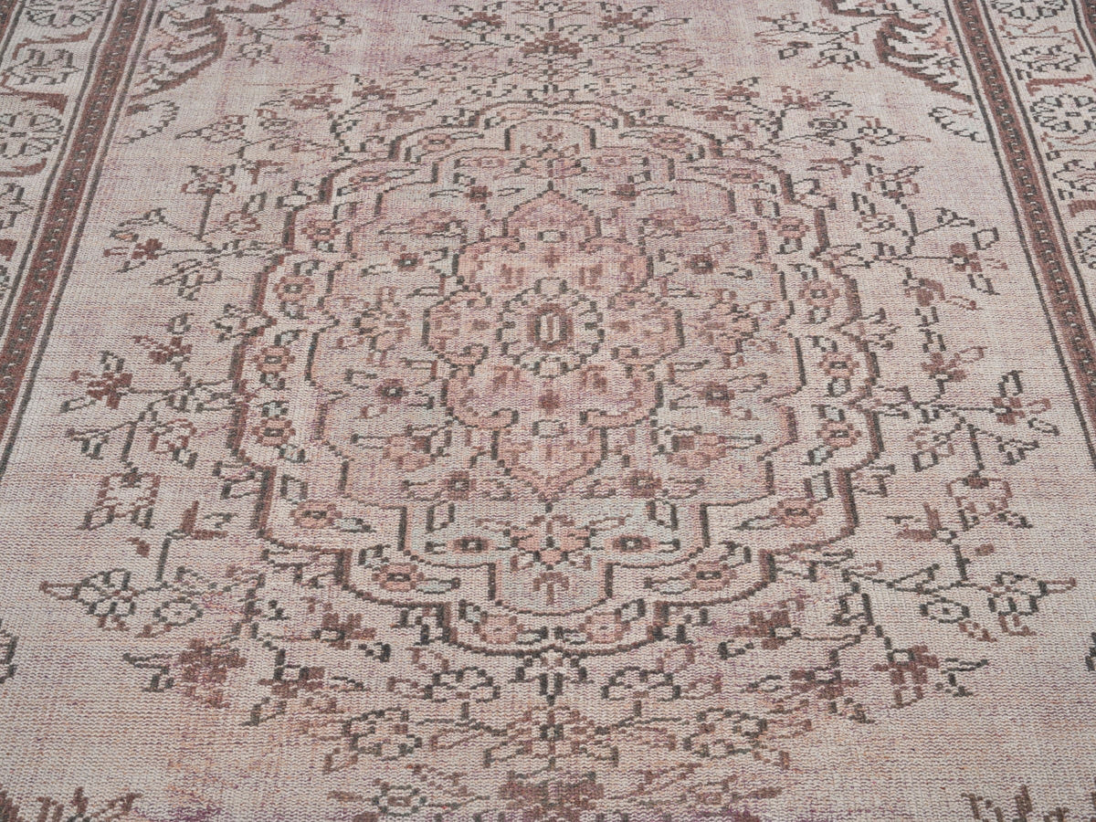 8023, Turkish Manisa Area Rug