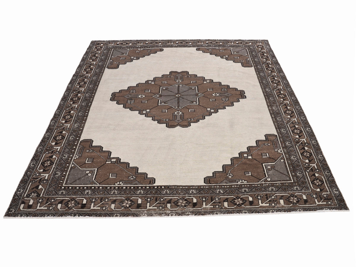 9011, Persian Ferdos Oversized Rug