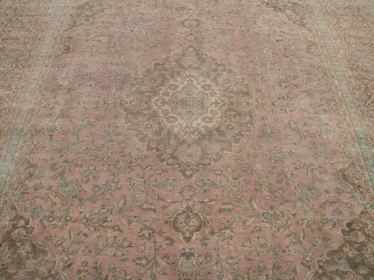 9039, Persian Kashan Oversized Rug