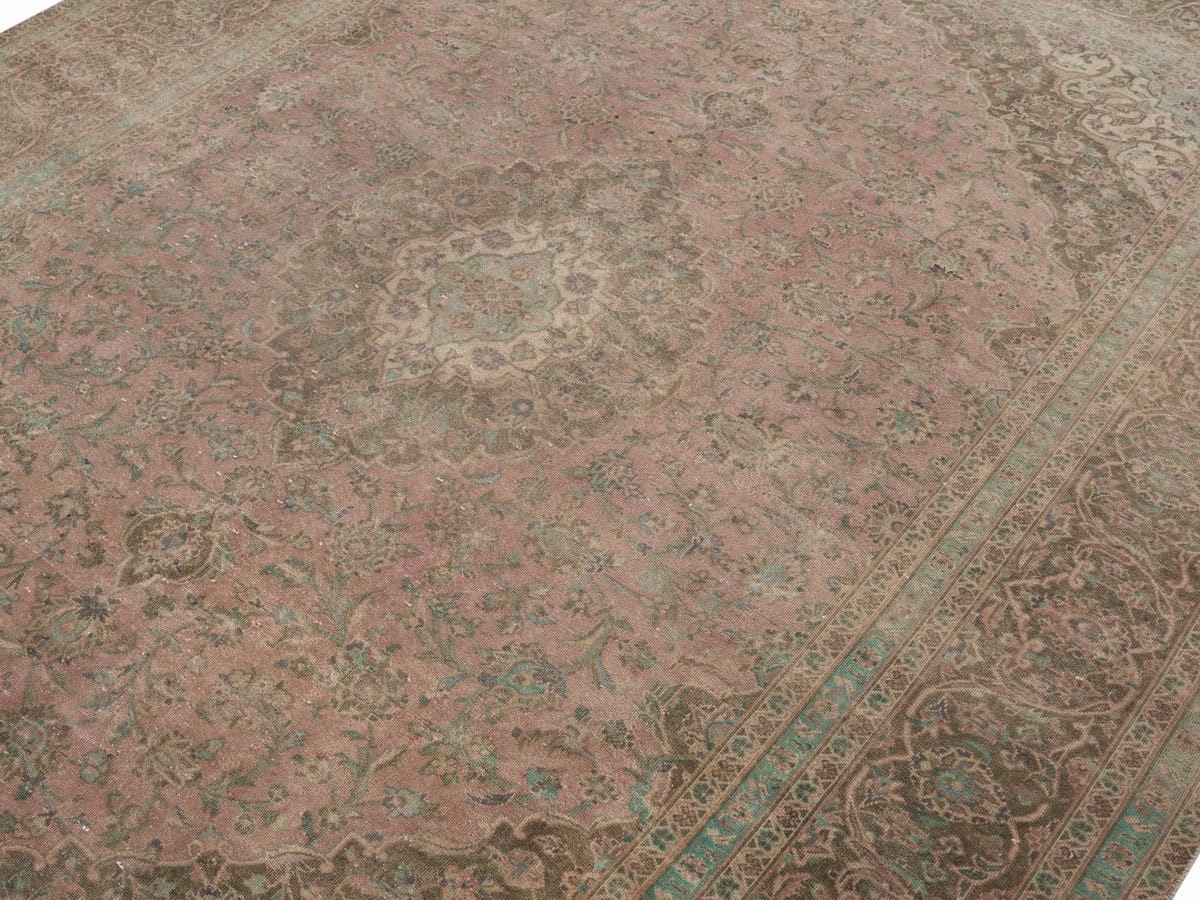 9039, Persian Kashan Oversized Rug