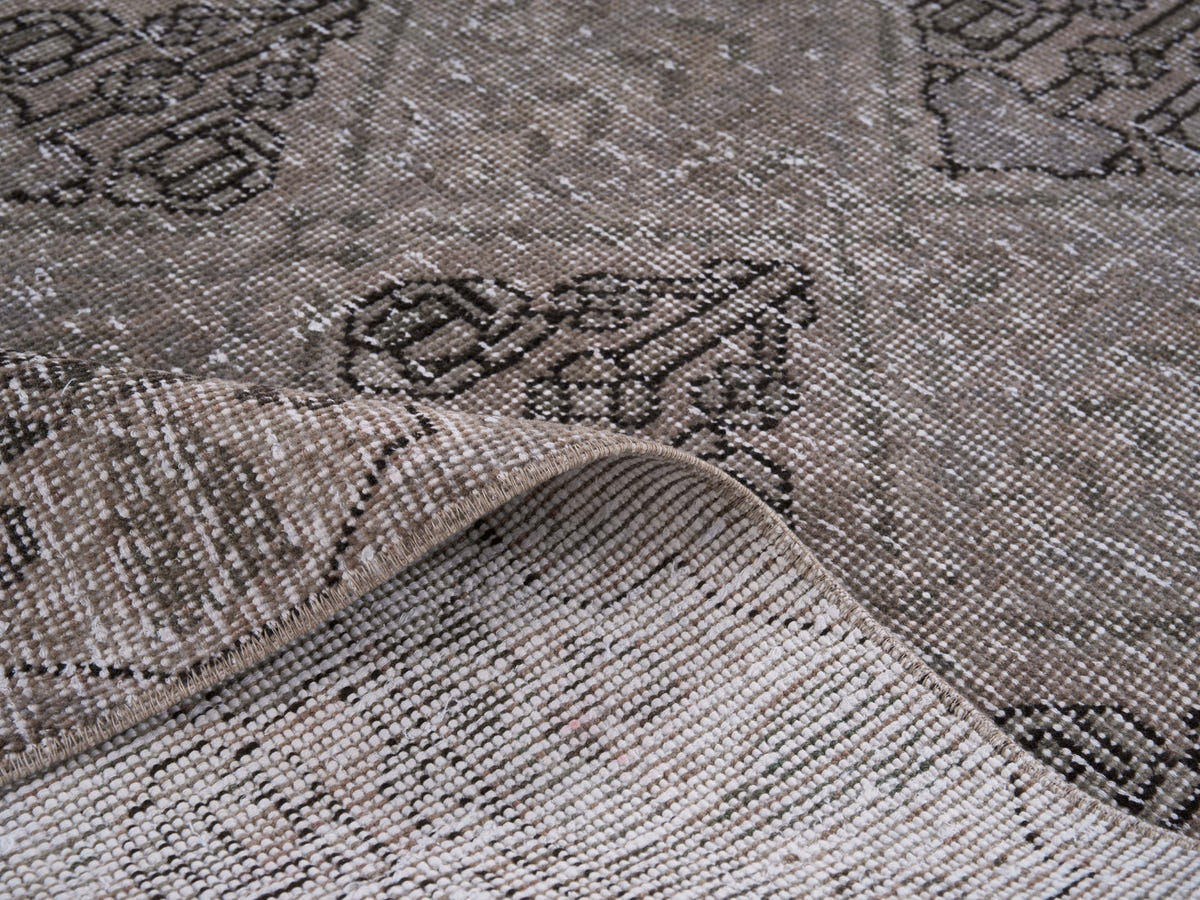 8898, Persian Bakhtiari Area Rug