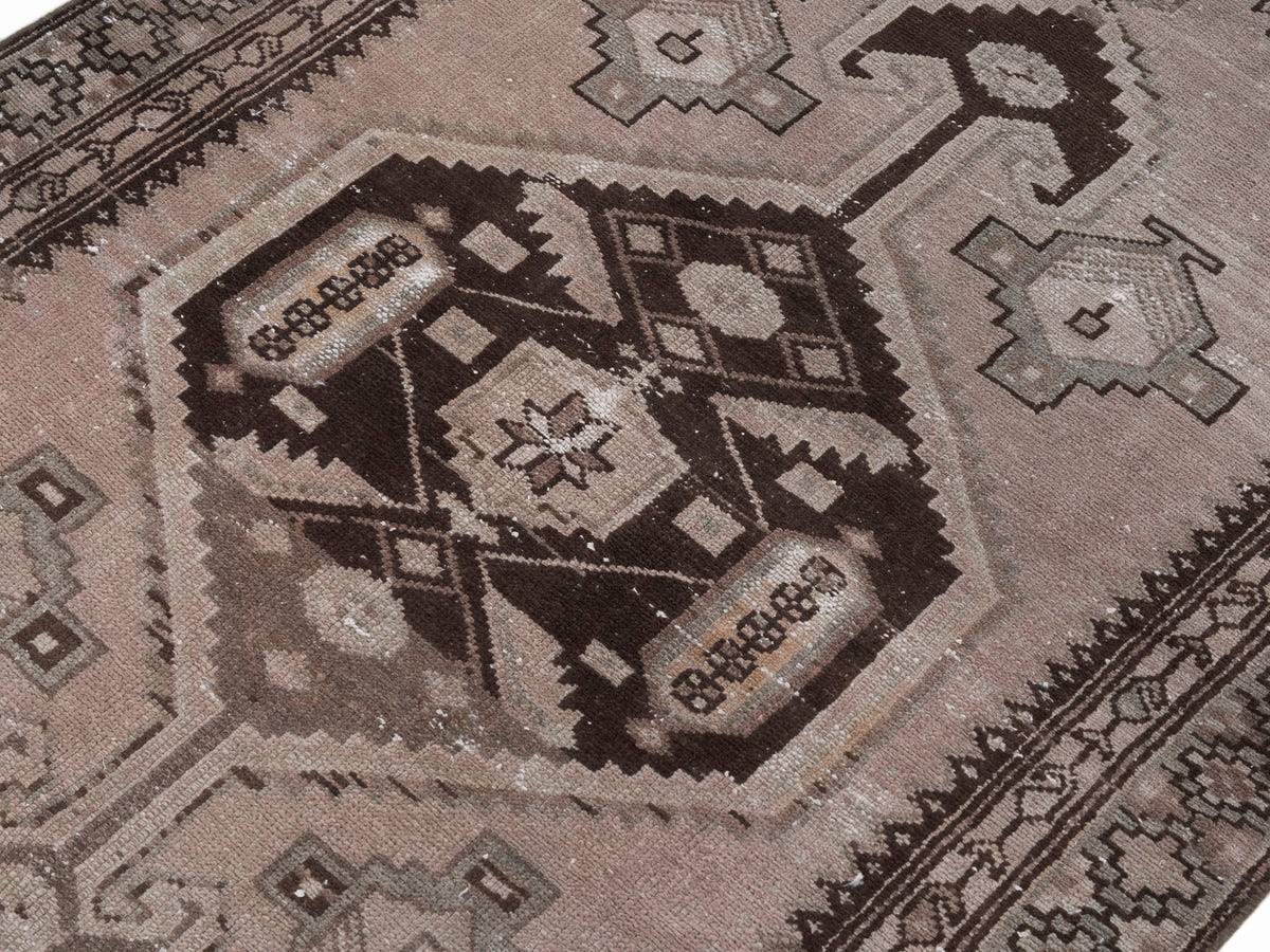 8952, Persian Zanjan Area Rug