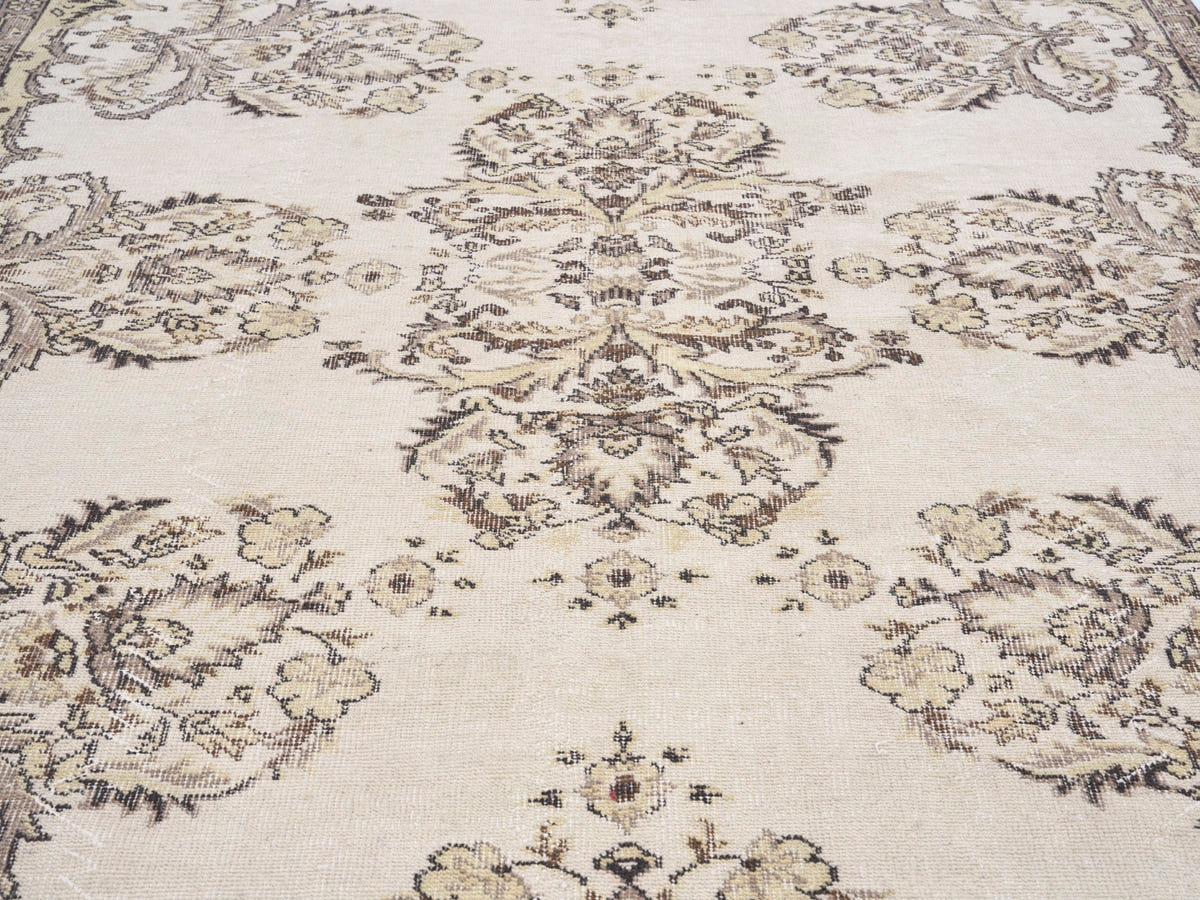 8588, Turkish Isparta Area Rug